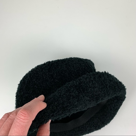 FABULOUS Black Fluffy Teddy Winter Hat - Picture 5 of 7